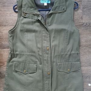 Lightweight military style sleeveless vest